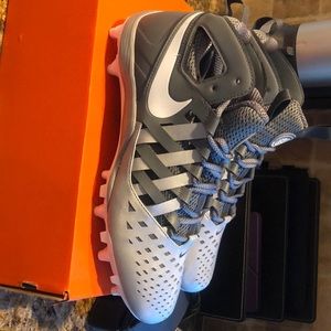 Men’s lacrosse shoes never been wore